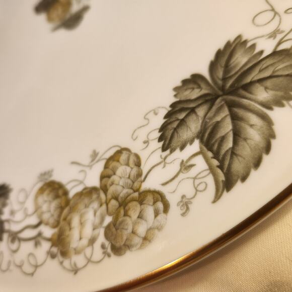 Royal Worcester The Worcester Hop Mathon Cake Plate 12" Raised Base 1965 England - Picture 3 of 9